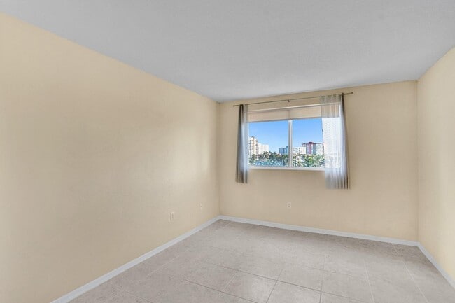 Building Photo - 201 Golden Isles Dr