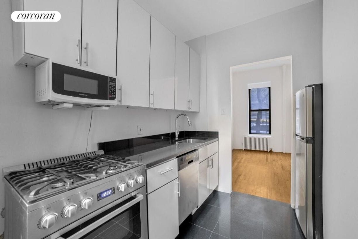 Building Photo - 234 E 50th St
