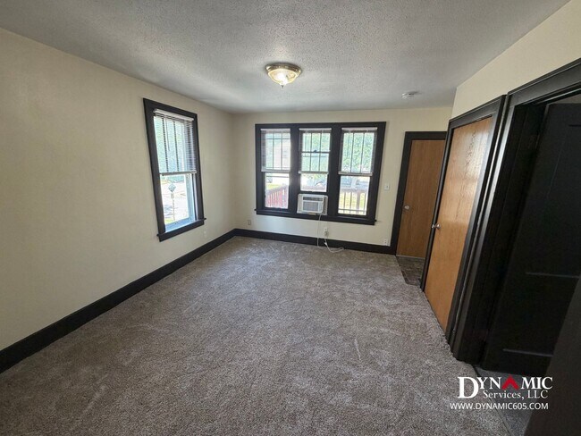 Foto del edificio - Upper Level 2 Bedroom, 1 Bathroom Duplex - Tenant Pays ALL Utilities