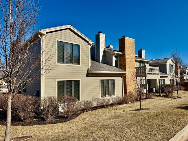 Foto del edificio - 909 Suffolk Ct