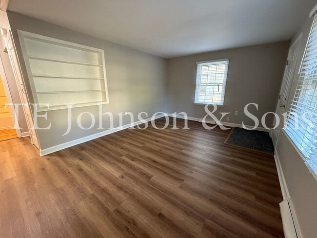 Building Photo - Charming 2 Bedroom Home with Basement & Modern Updates in Winston-Salem