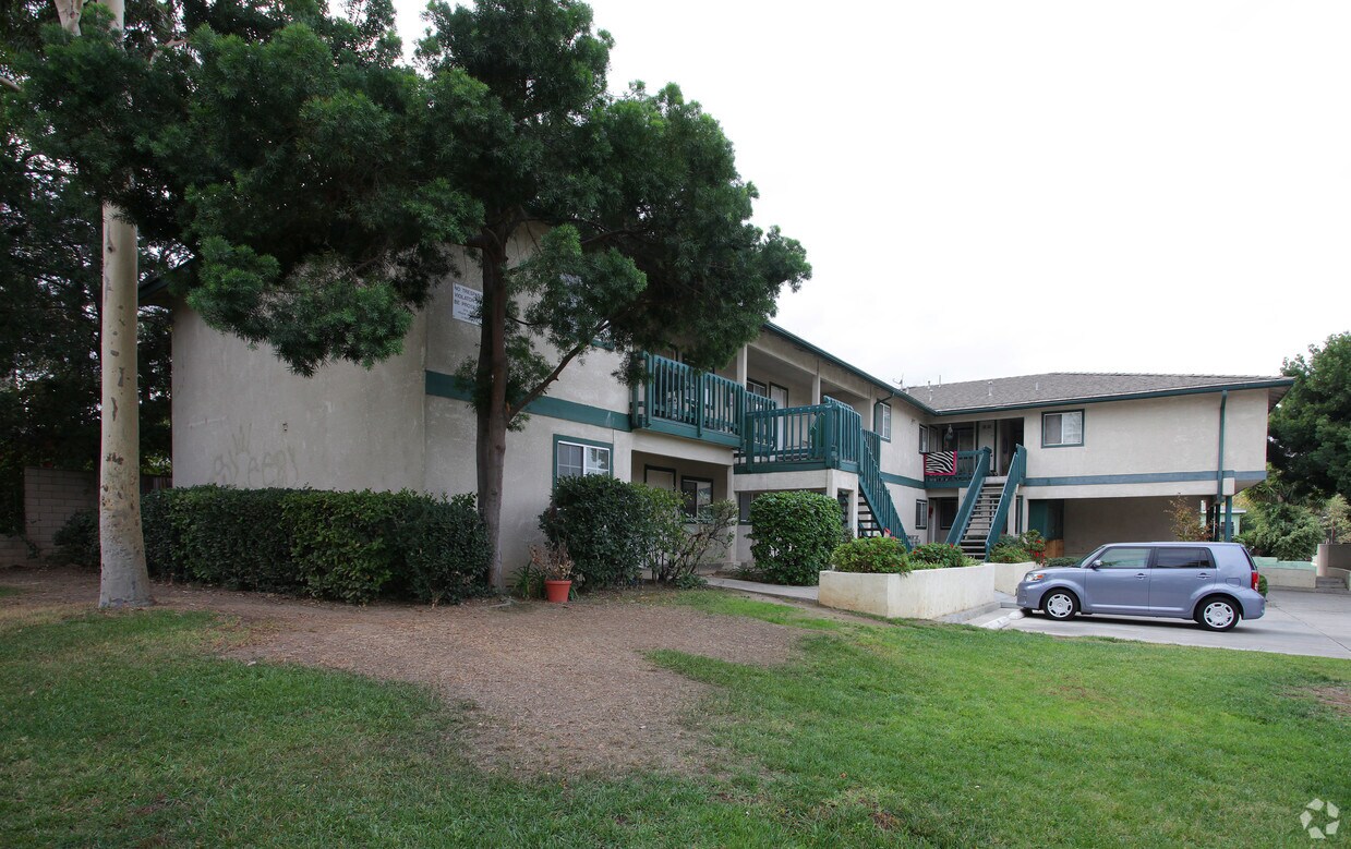 Foto del edificio - 418 E 10th St