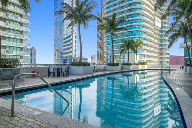 Foto del edificio - 60 SW 13th St