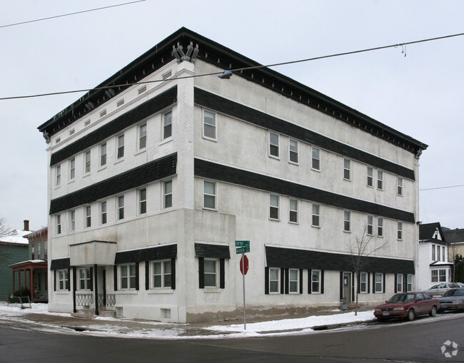 Building Photo - 348 Maria Ave