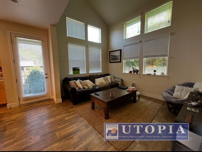 Building Photo - Spacious and Modern 3-bedroom, 3.5 bathroo...