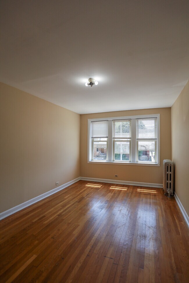 Building Photo - 4730 W Addison St