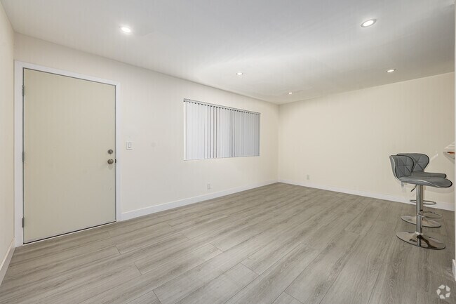 1 dormitorio, 1 baño - 625 pies cuadrados - Sala de estar - 142 S Normandie Ave
