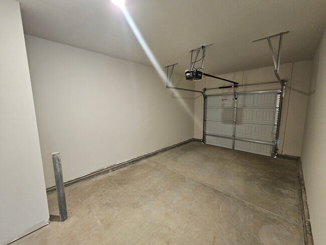 Foto del edificio - Beautiful Cul-de-sac Townhome in Concord