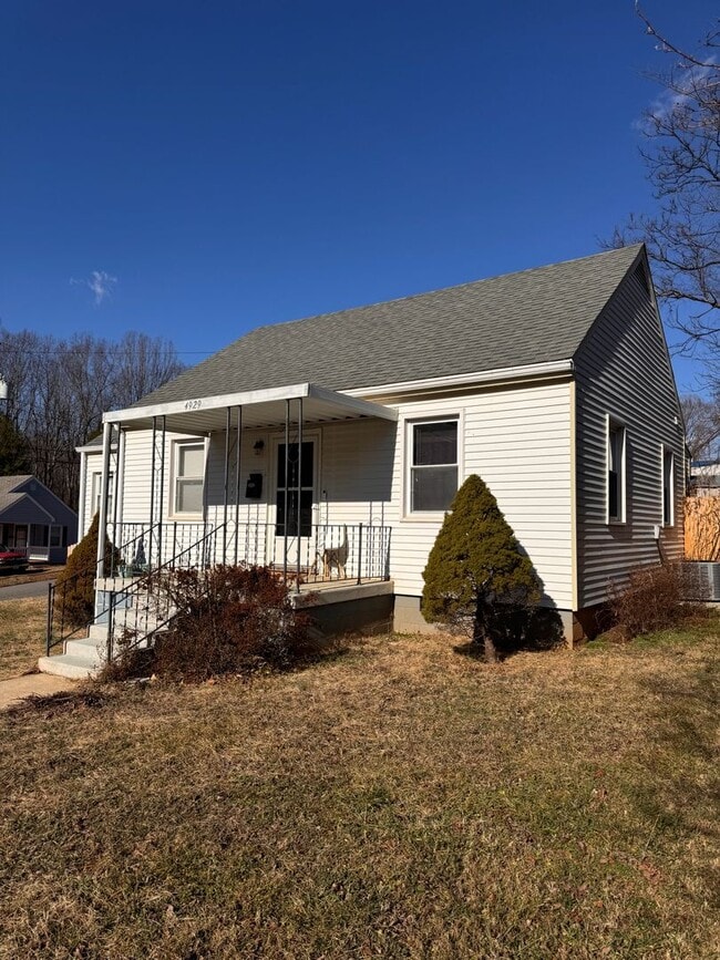 Foto del edificio - 2 Bedroom with Possible 3rd || 1 Bathroom - Single Family Home