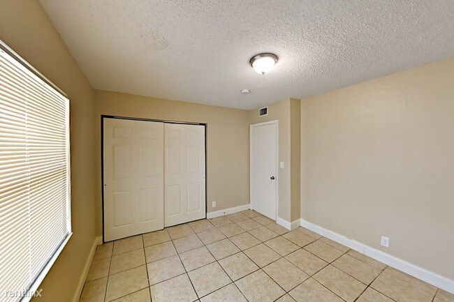 Building Photo - 1451 NW 20th Ct