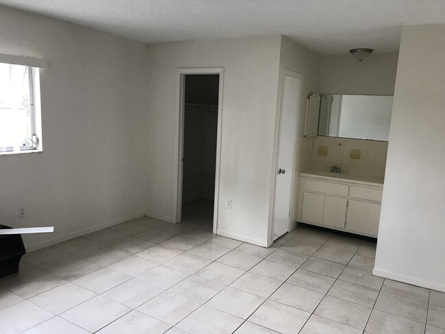 Foto del edificio - 7025 Hibiscus Ave S