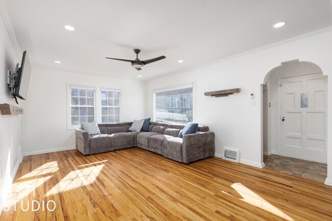 Foto del edificio - Coming Early July – Charming East Bench Ho...