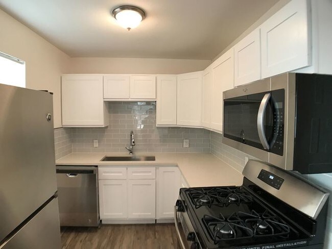 Foto del edificio - 1007 E Davis Ave