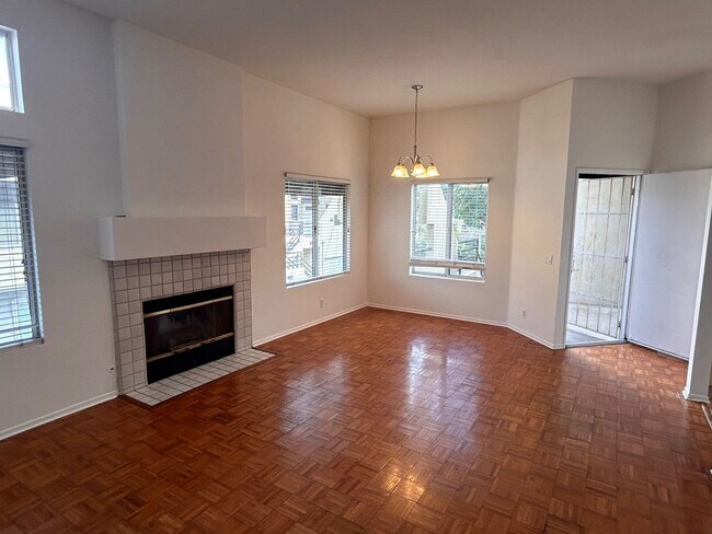 Building Photo - **Luxury Living in Mission Viejo!**