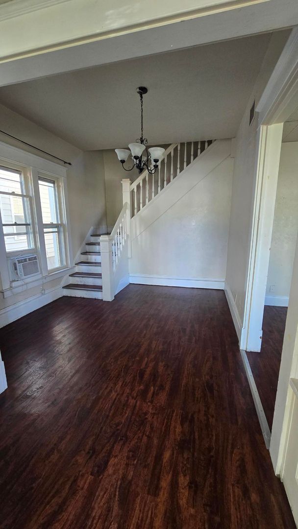 Building Photo - Spacious North Side Single Family Home