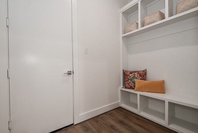 Building Photo - 3513 McIlhenny St