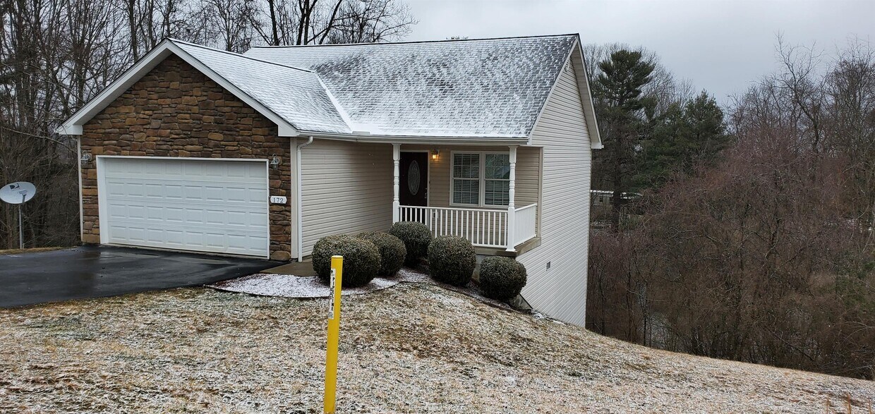 Primary Photo - 172 Beth Ln