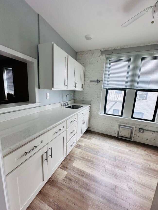Building Photo - 323 Marine Ave