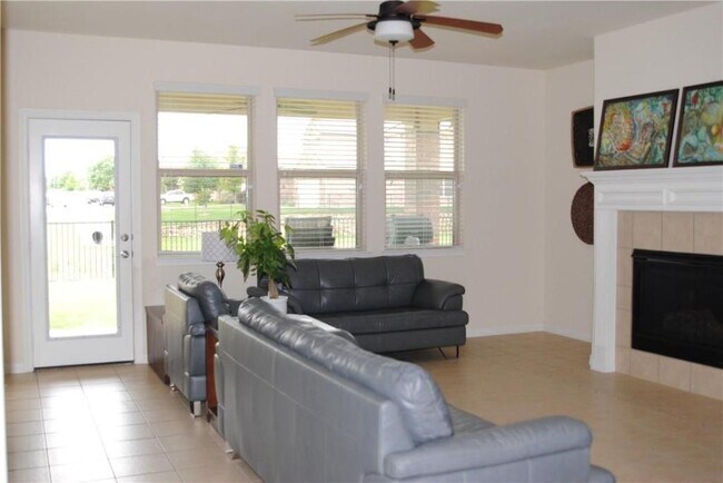 Foto del edificio - 601 Sinclair Ct