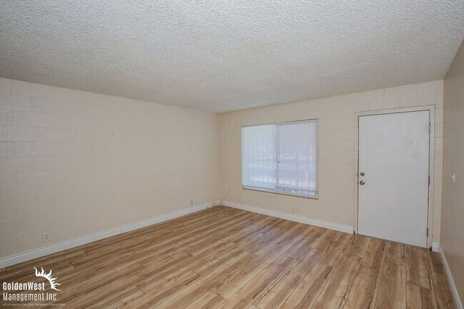 Foto del edificio - Cozy 1Bdm 1Ba Apartment with Pool Access in Central Las Vegas