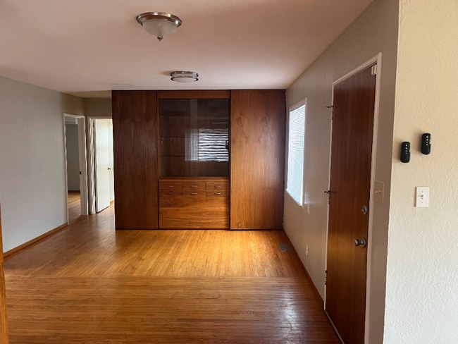 Building Photo - 161 Sequoia Dr