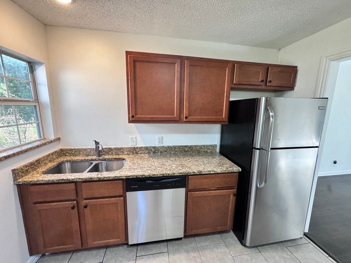 Photo - 2250 Mail Ave (Dallas, TX)