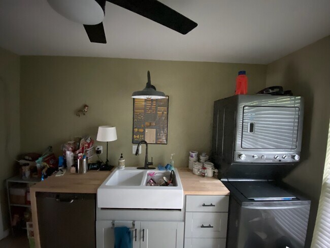 Cocina - 513 W Lookout Dr