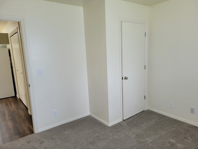 Building Photo - 445 N 500 W