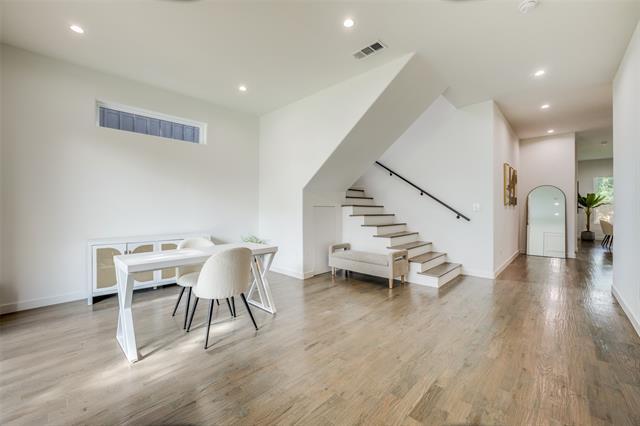 Building Photo - 3423 N Winnetka Ave