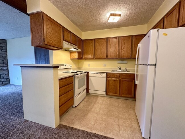Building Photo - Lovely 1 Bedroom, 1 Bathroom Lakewood Cond...