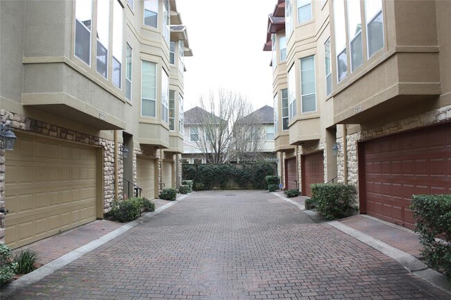 Building Photo - 5725 Kansas St