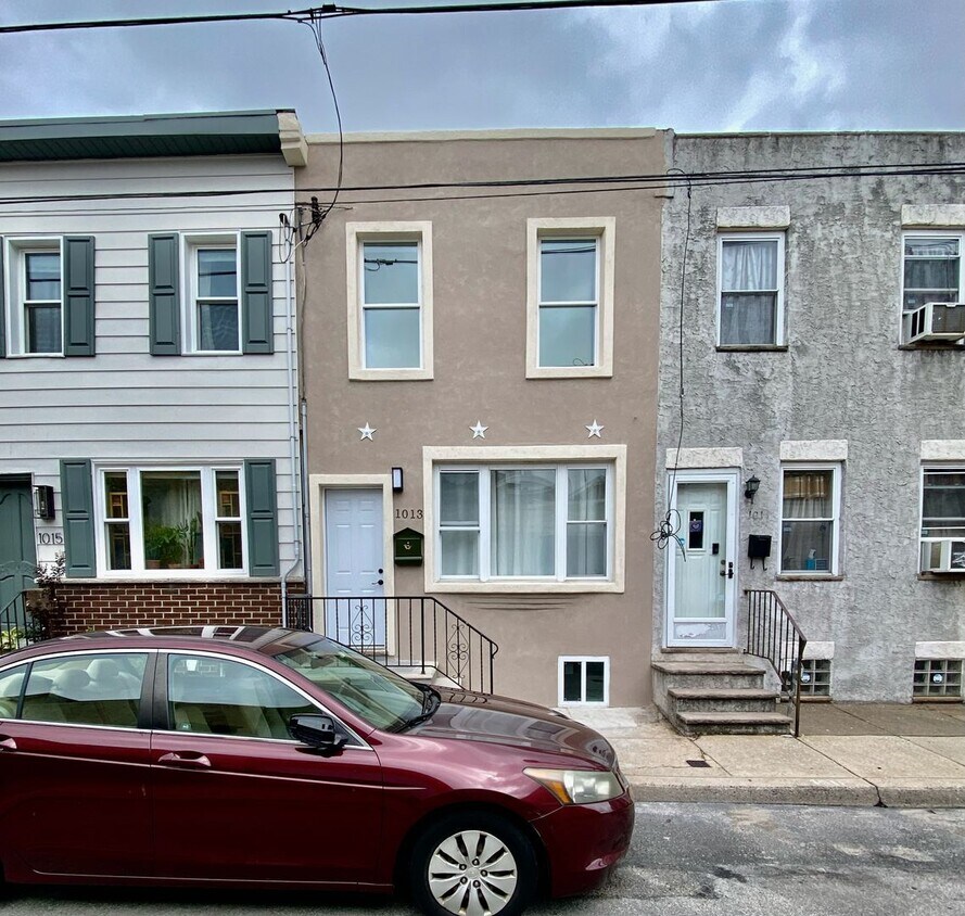 Primary Photo - Ultra MODERN just RENOVATED 3 BD/1.5 BA HO...
