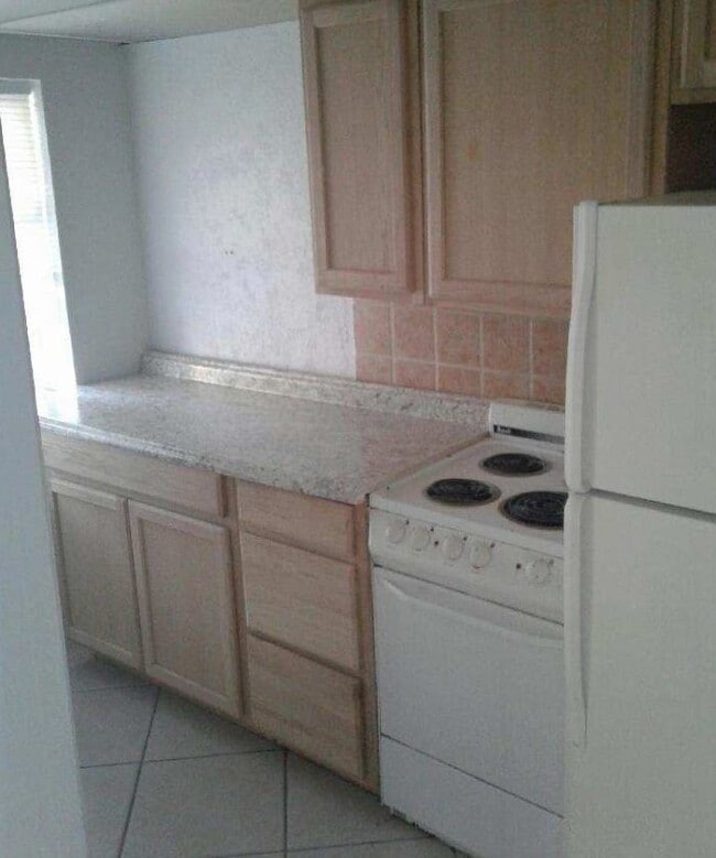 Foto del edificio - 2115 NE 37th St