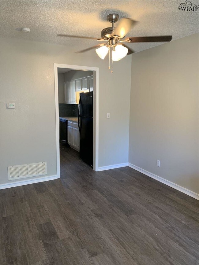 Foto del edificio - 2944 Gossett Dr