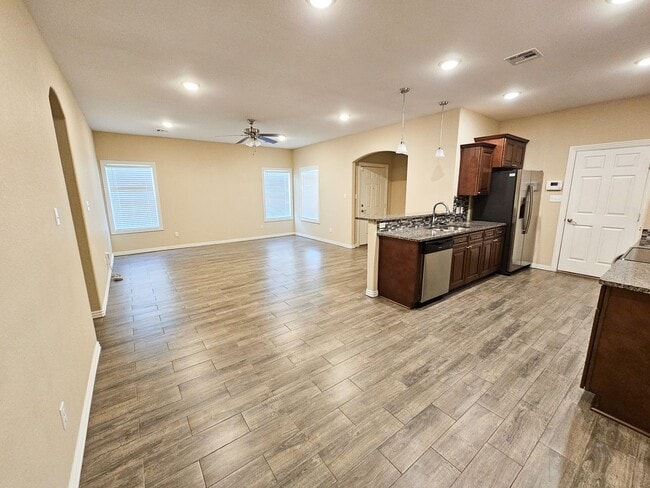 Building Photo - 3/2 Duplex in Chaffee Crossing.   **Move i...