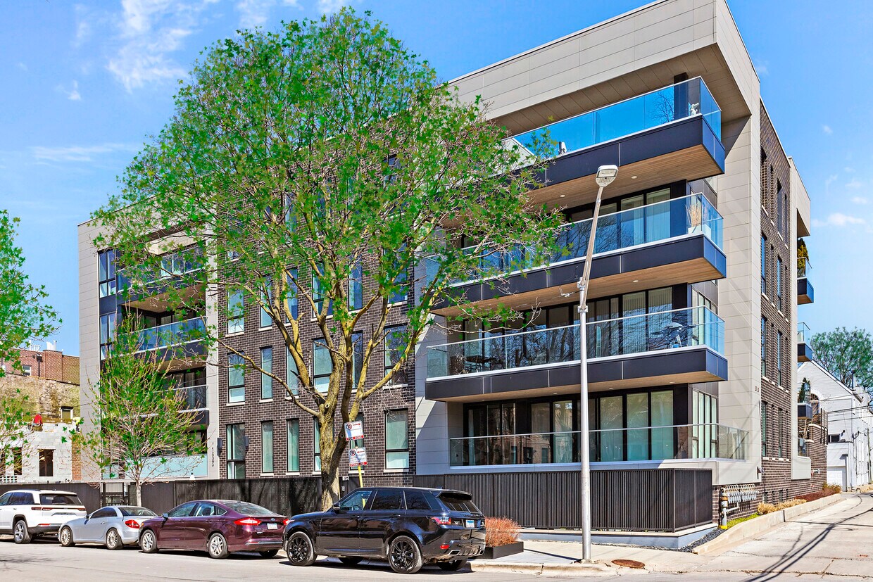 Foto principal - 1625 N Burling St