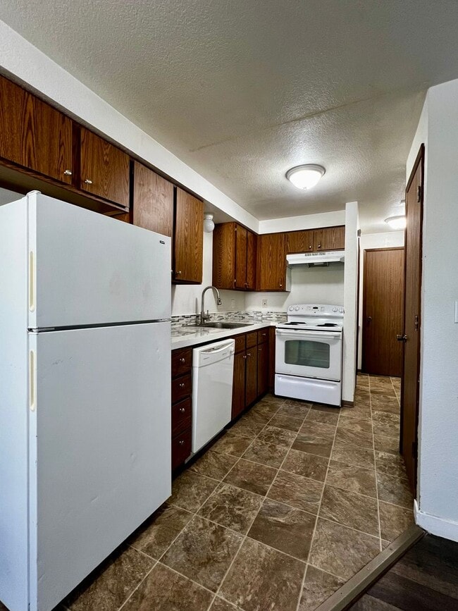 Building Photo - V1316