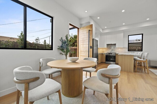 Foto del edificio - Showing Times: to schedule a viewing, please contact us
