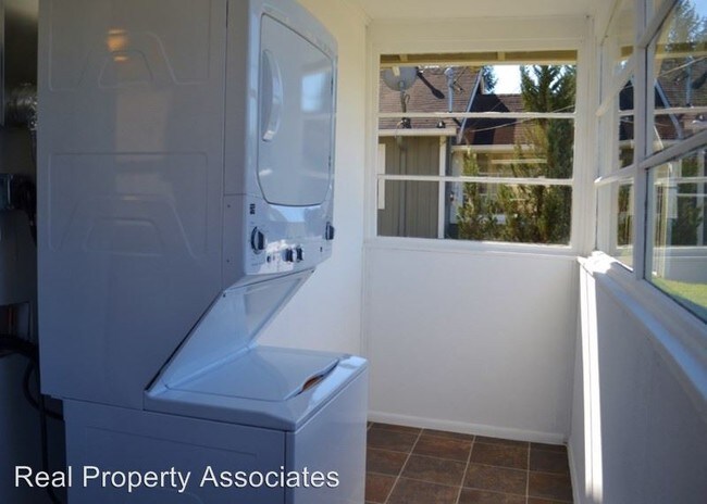 Building Photo - 1-6 Carter Pl