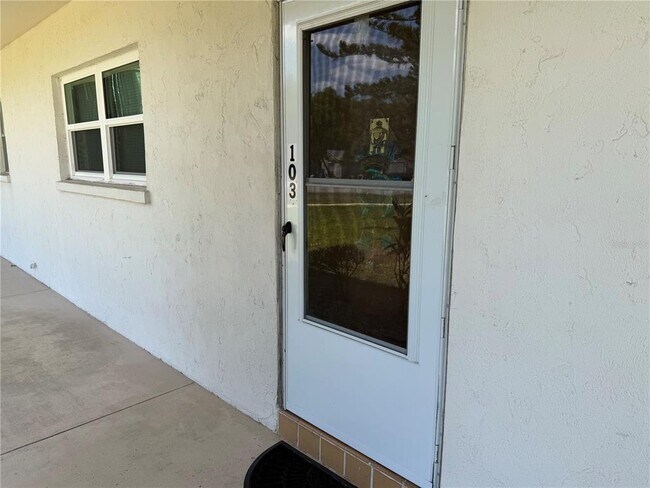 Foto del edificio - 245 Center Rd