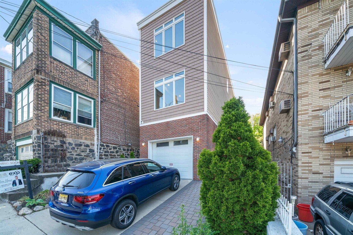 627 Gregory Ave, Weehawken, NJ 07086 Condo for Rent in Weehawken, NJ