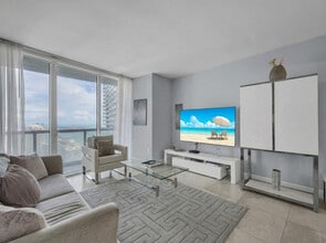 Building Photo - 485 Brickell Ave
