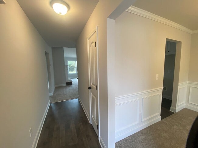 Building Photo - Spacious 4-Bedroom Home Near Victoria Brya...