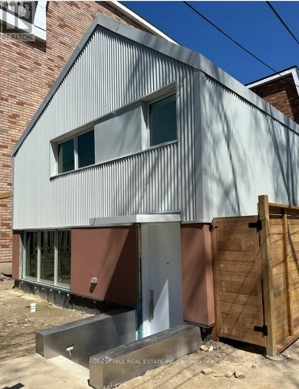 Building Photo - 839 Gladstone Ave