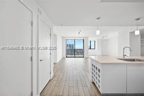 Building Photo - 999 SW 1st Ave