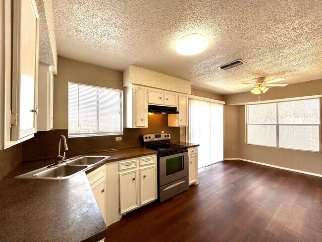 Building Photo - 1502 No Mor Cove