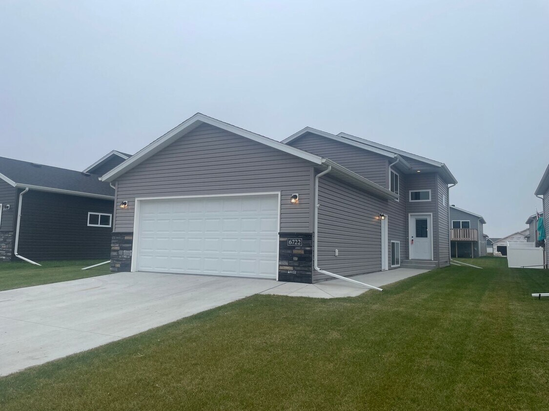 New 3 Bed/2Bath House Rental in Horace, ND