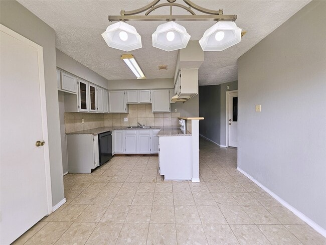 Building Photo - 7423 San Lucas Dr