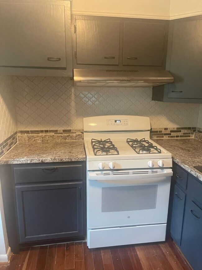 estufa y encimera renovadas. - 5717 Berwyn Rd