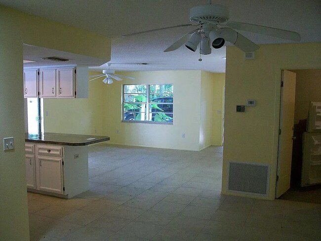 Foto del edificio - 4/2 Home conveniently located in Sarasota near Beaches, Jungle Gardens, Airport & Downtown!
